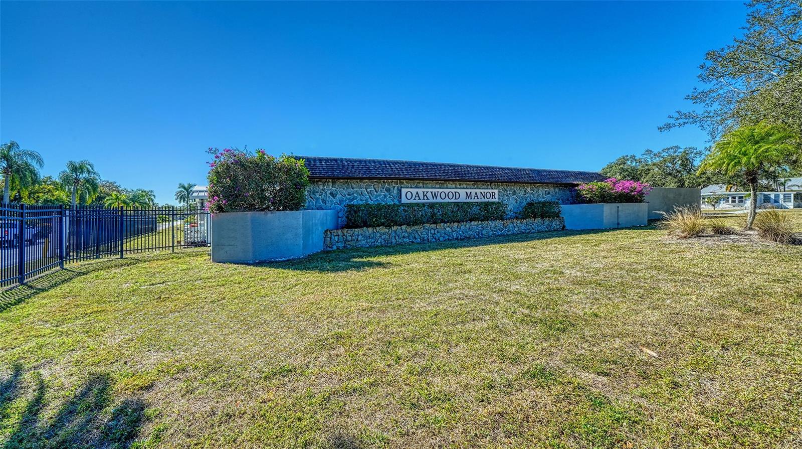 OAKWOOD MANOR - Residential