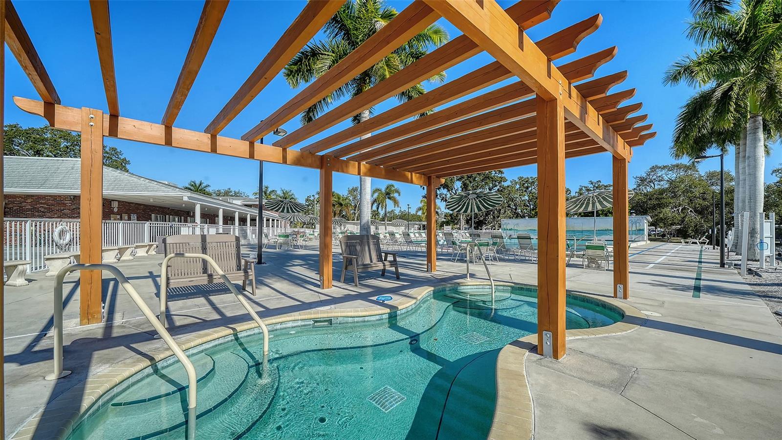 OAKWOOD MANOR - Residential