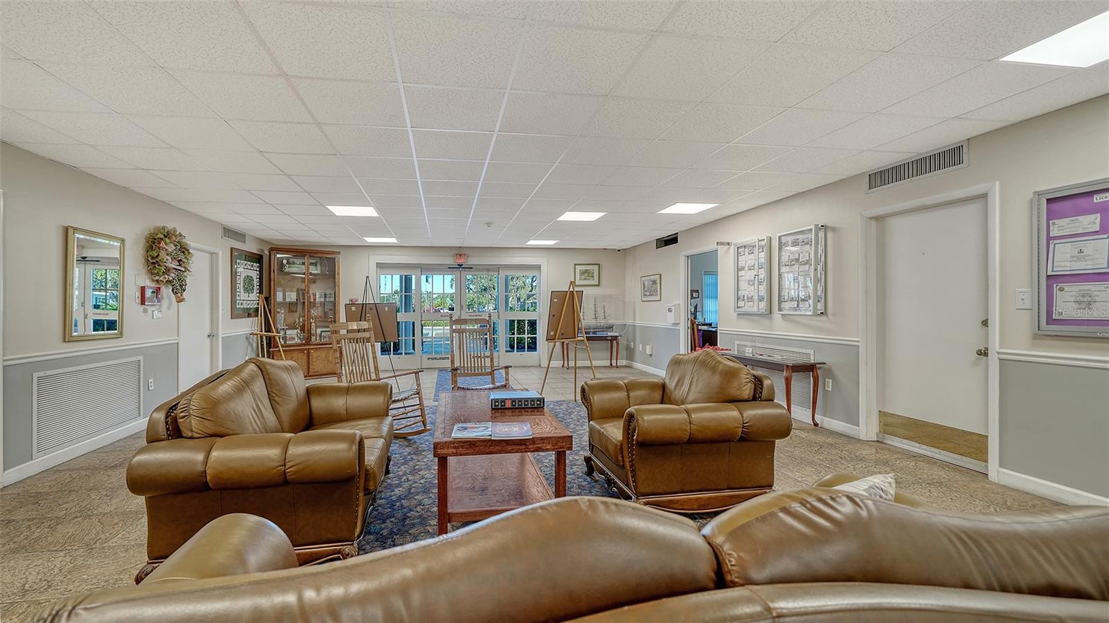 OAKWOOD MANOR - Residential