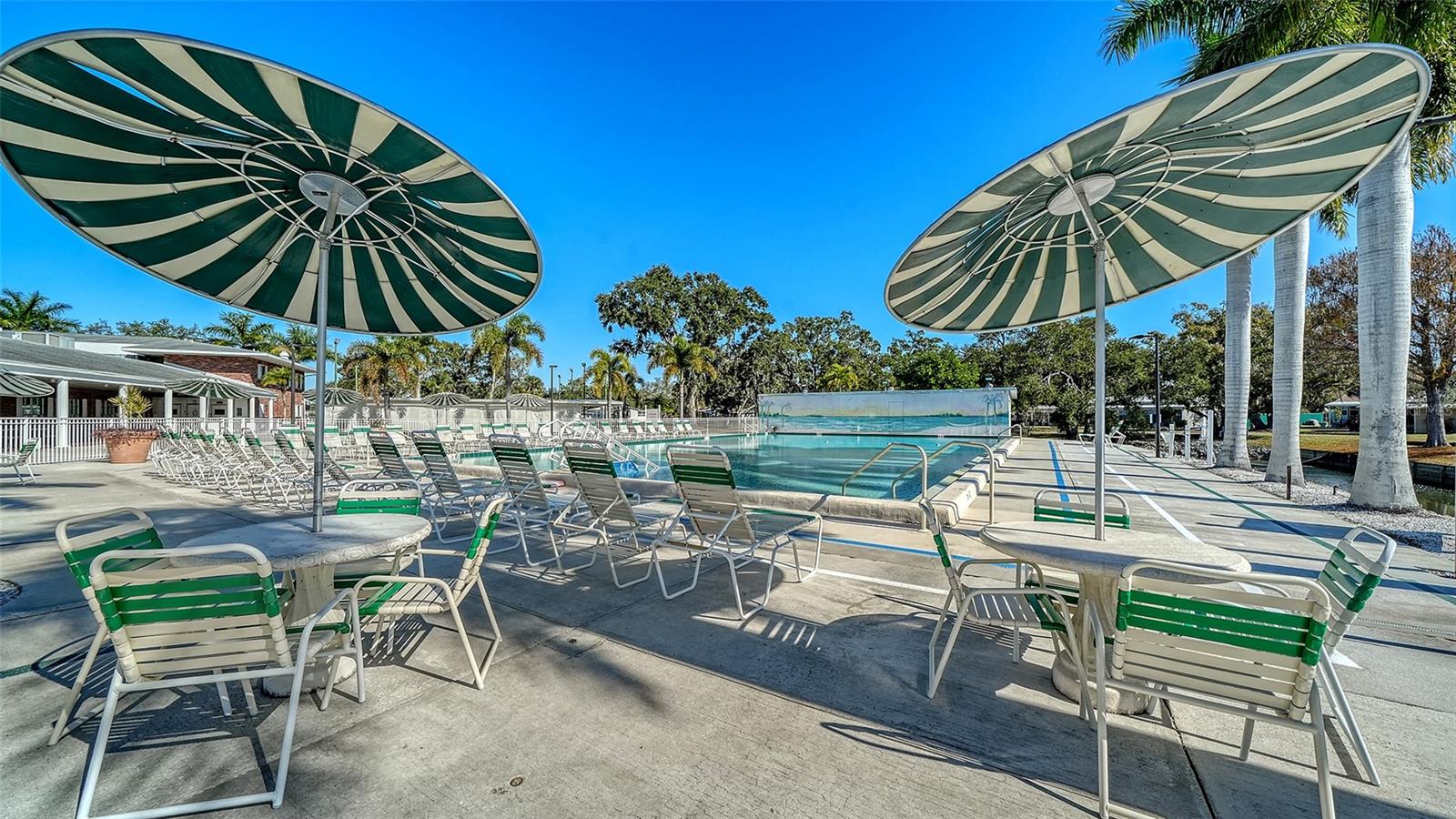 OAKWOOD MANOR - Residential