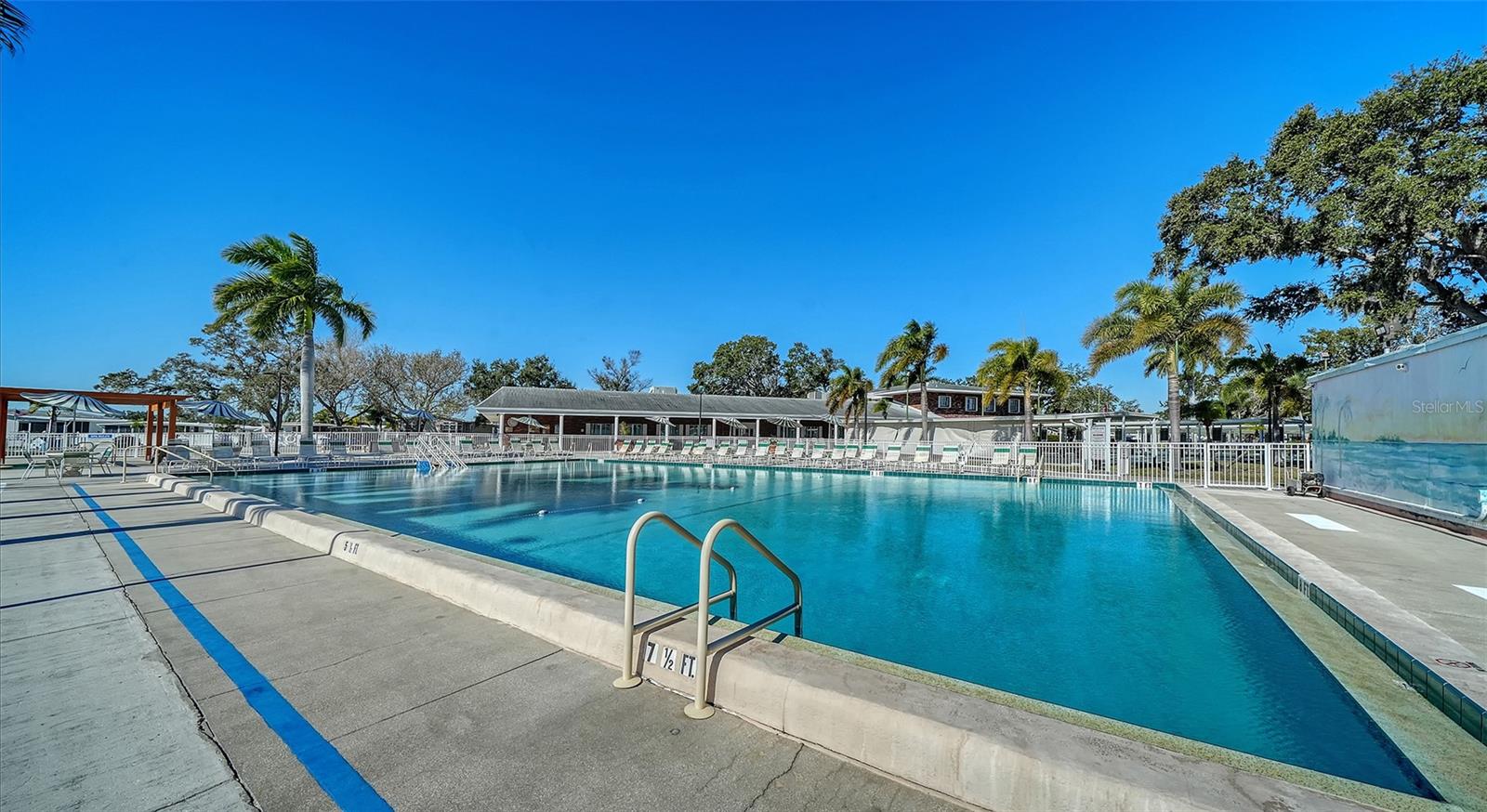 OAKWOOD MANOR - Residential