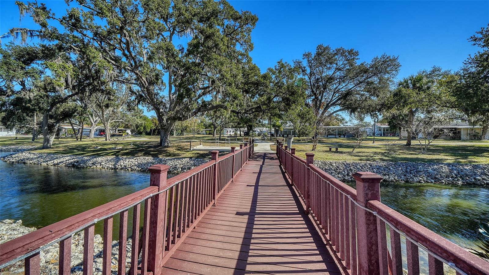 OAKWOOD MANOR - Residential