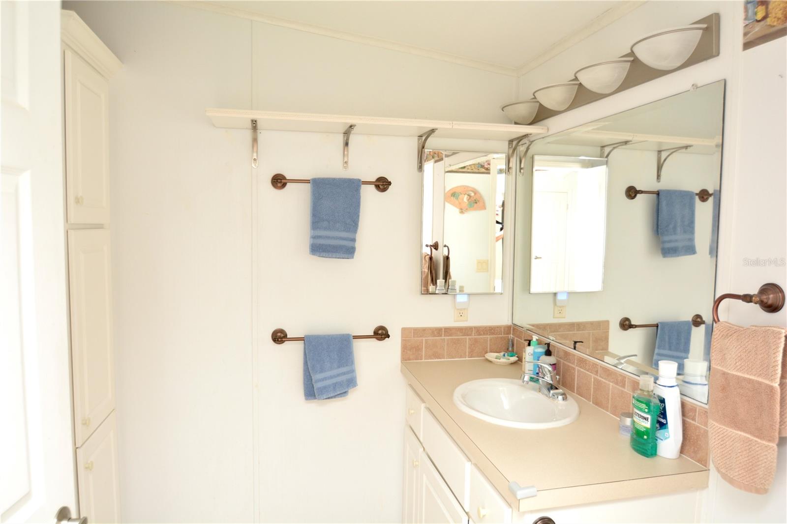 COUNTRY CLUB ESTATES - Residential