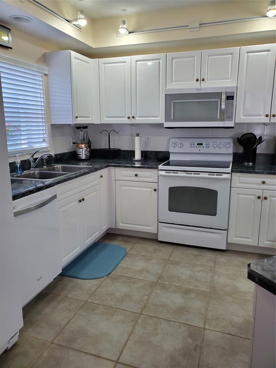 Ocean Walk Condo At Nsb - Residential Lease