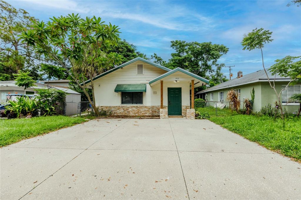 Photo of 1416 19th Avenue W, Bradenton, FL 34205 (MLS # TB8430840)