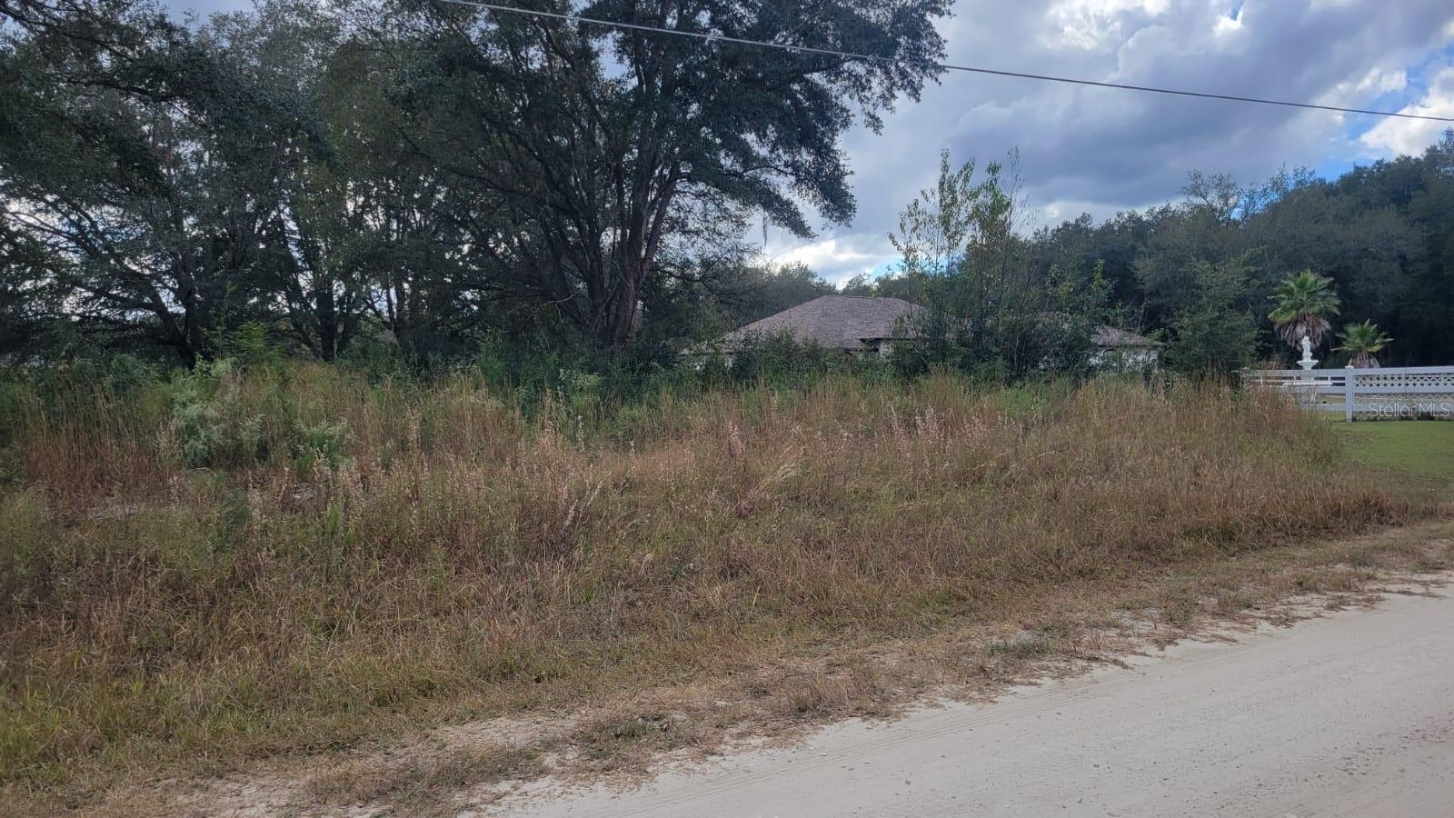 Beautiful lot located right off of HWY 484, perfect for building! Do not miss out on this perfect opportunity. Close to shopping, and dining!