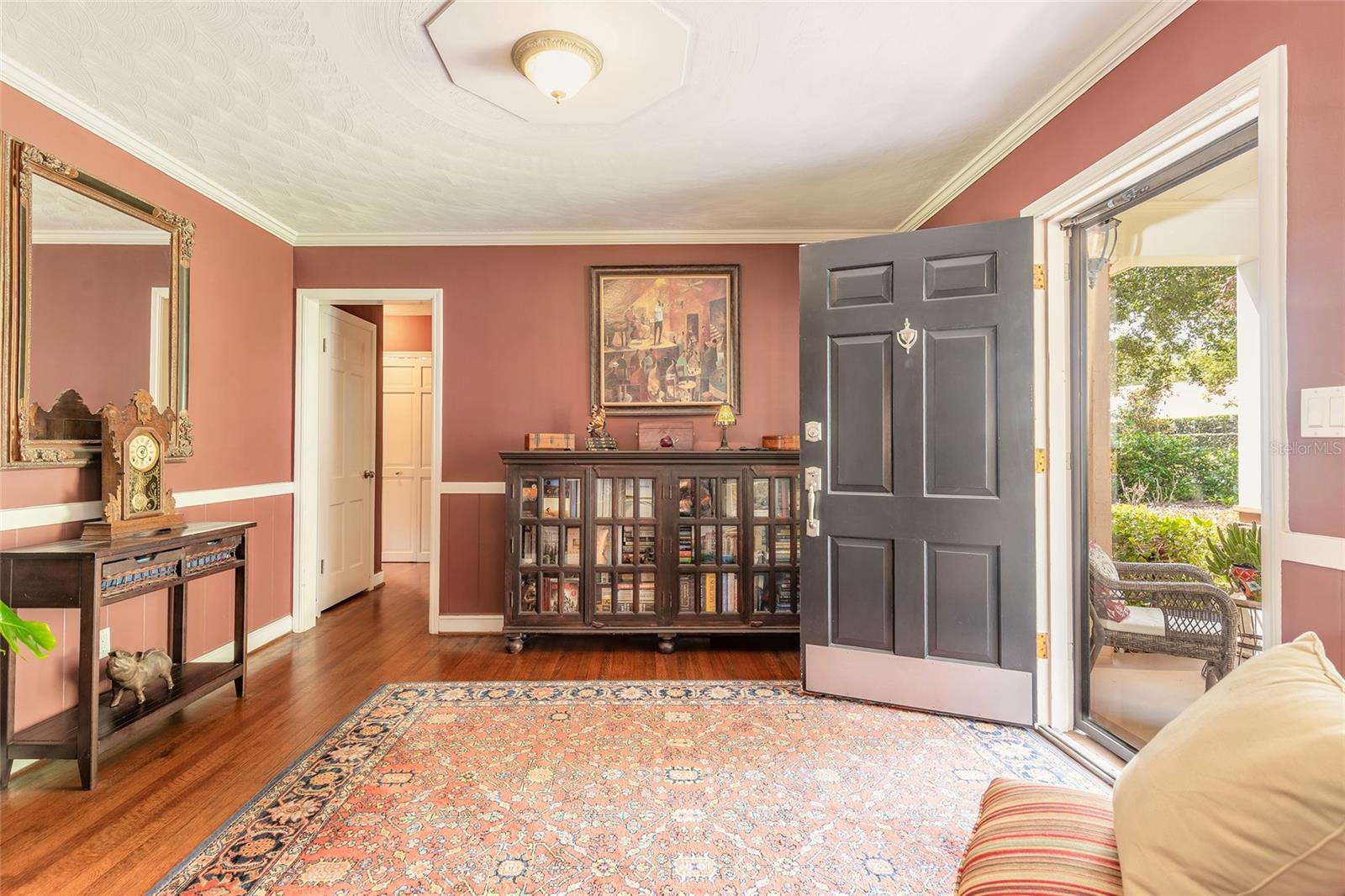 BANKS COLONIAL ESTATES - Residential