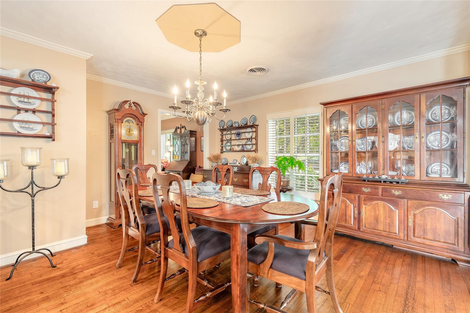 BANKS COLONIAL ESTATES - Residential