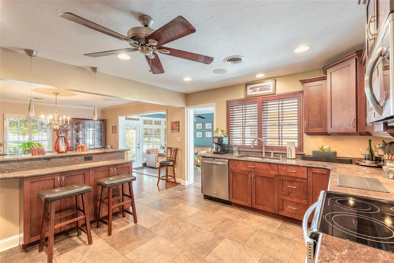 BANKS COLONIAL ESTATES - Residential