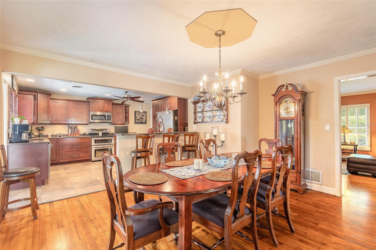 BANKS COLONIAL ESTATES - Residential