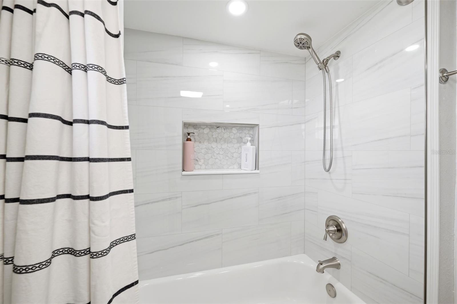 FLOR A MAR - Residential