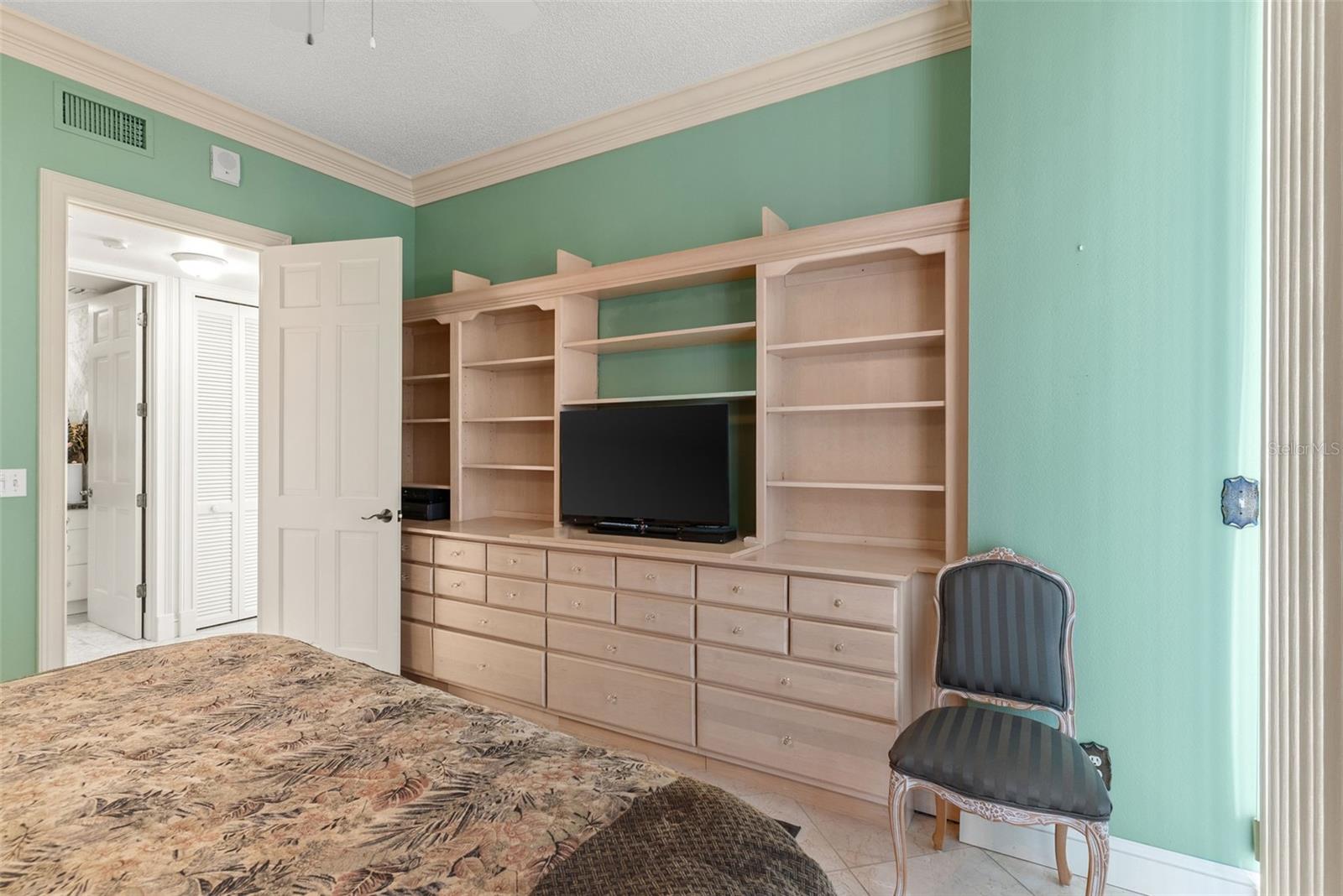 ULTIMAR THREE CONDO - Residential