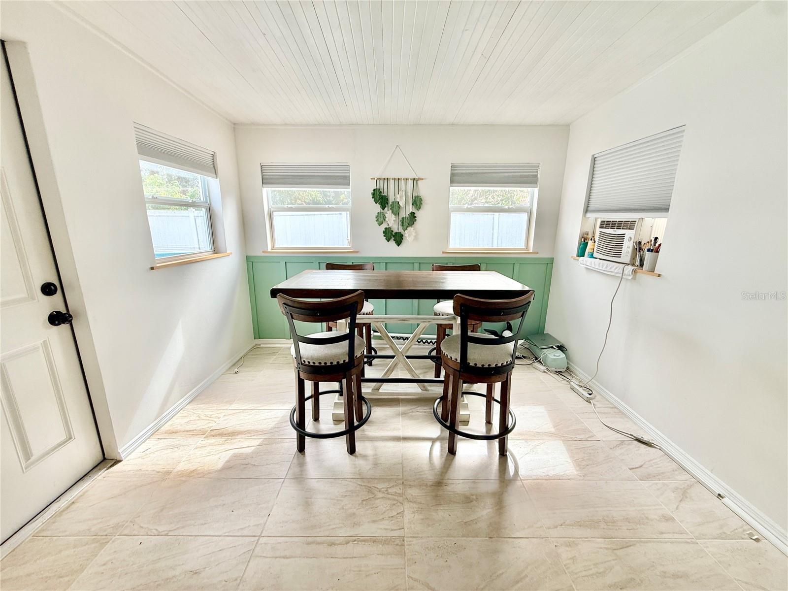 GATEWOOD UNIT 01 - Residential Lease