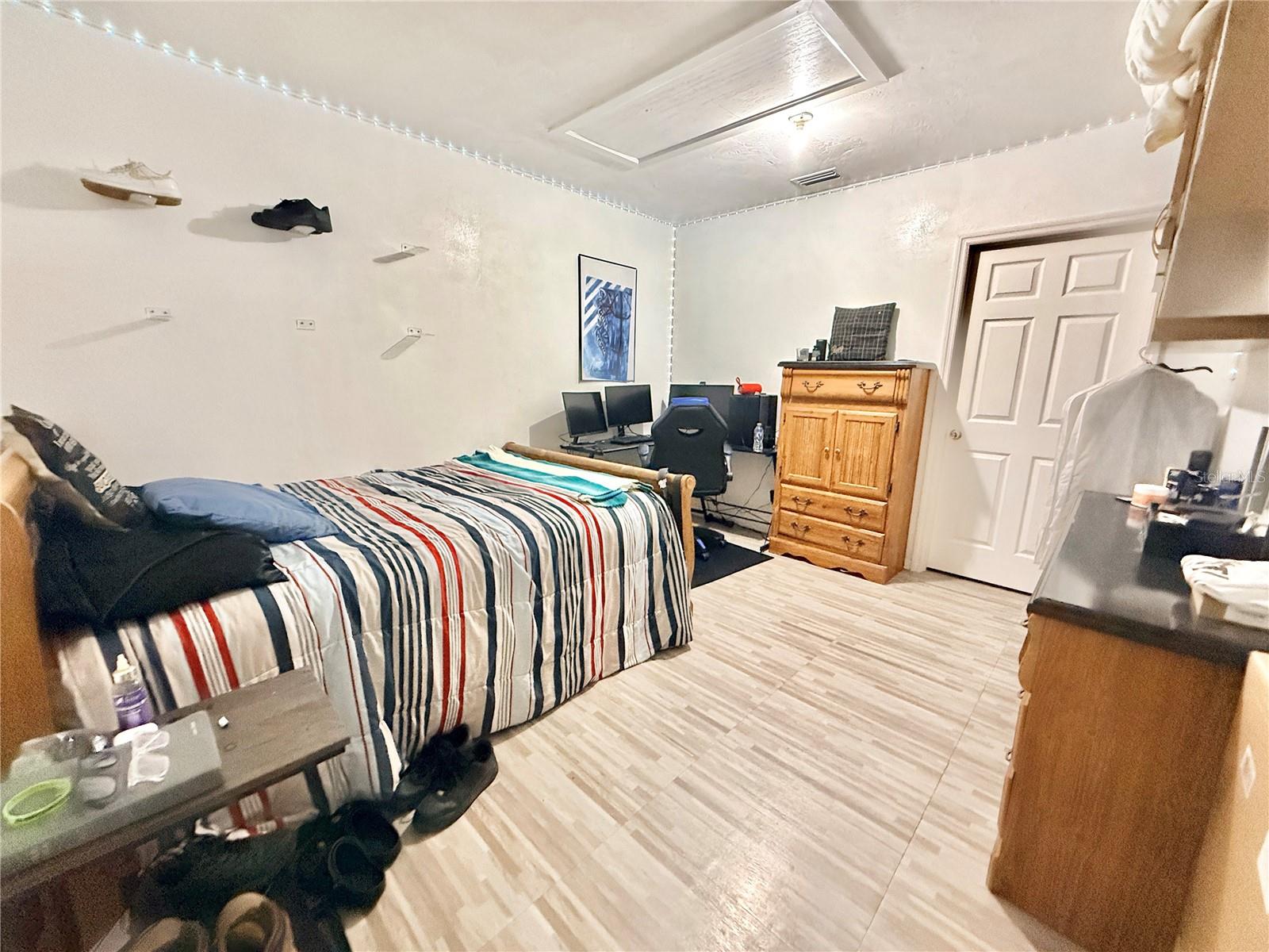 GATEWOOD UNIT 01 - Residential Lease