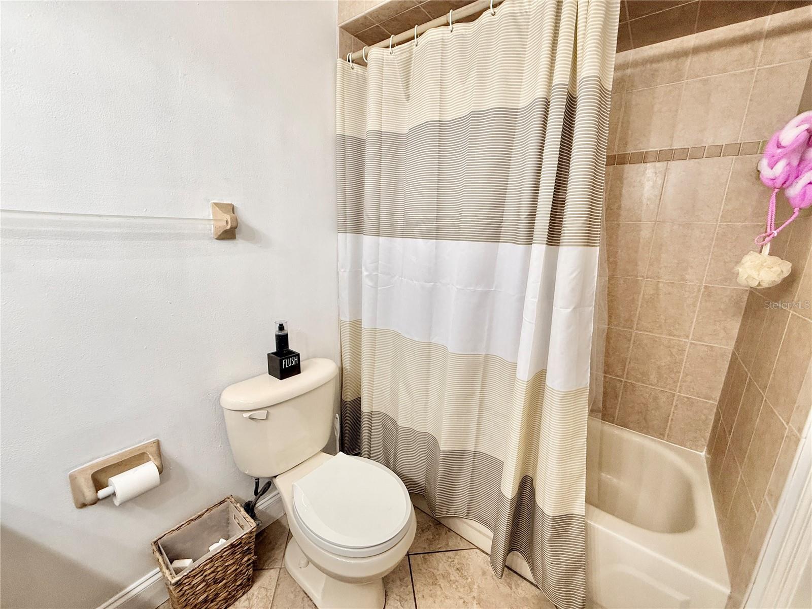 GATEWOOD UNIT 01 - Residential Lease