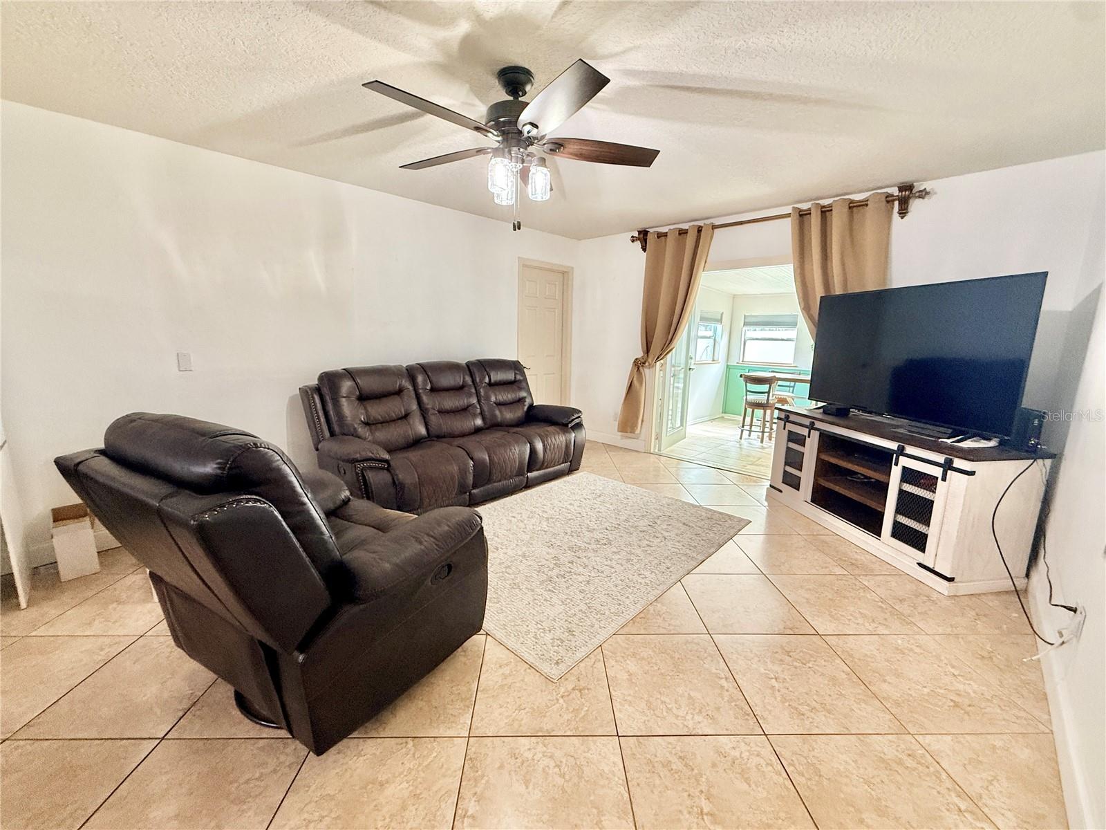 GATEWOOD UNIT 01 - Residential Lease