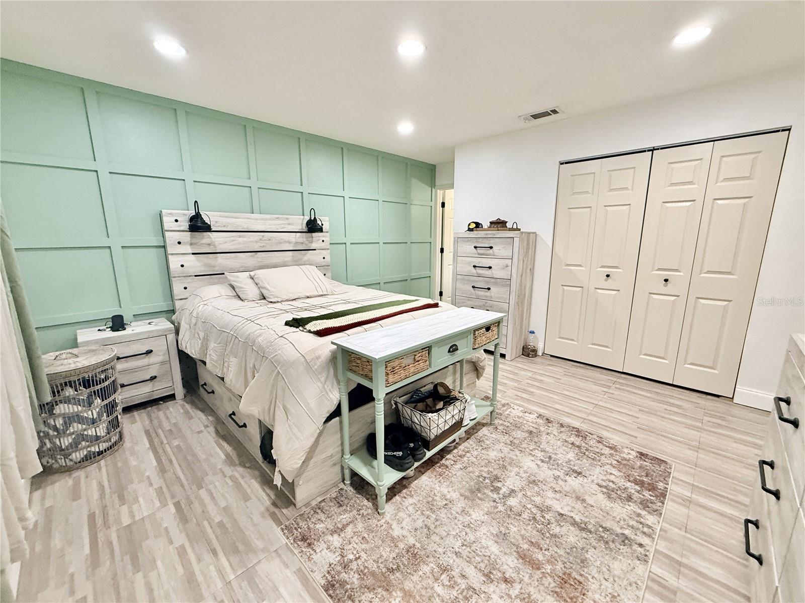 GATEWOOD UNIT 01 - Residential Lease