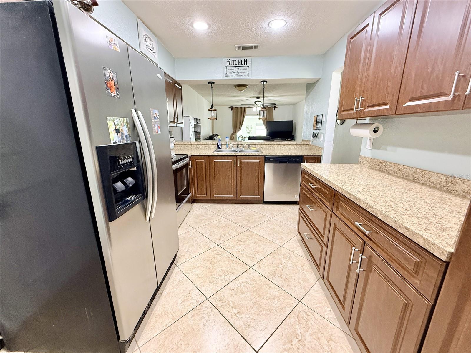 GATEWOOD UNIT 01 - Residential Lease