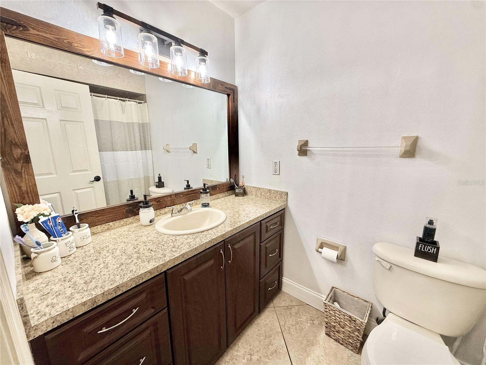 GATEWOOD UNIT 01 - Residential Lease