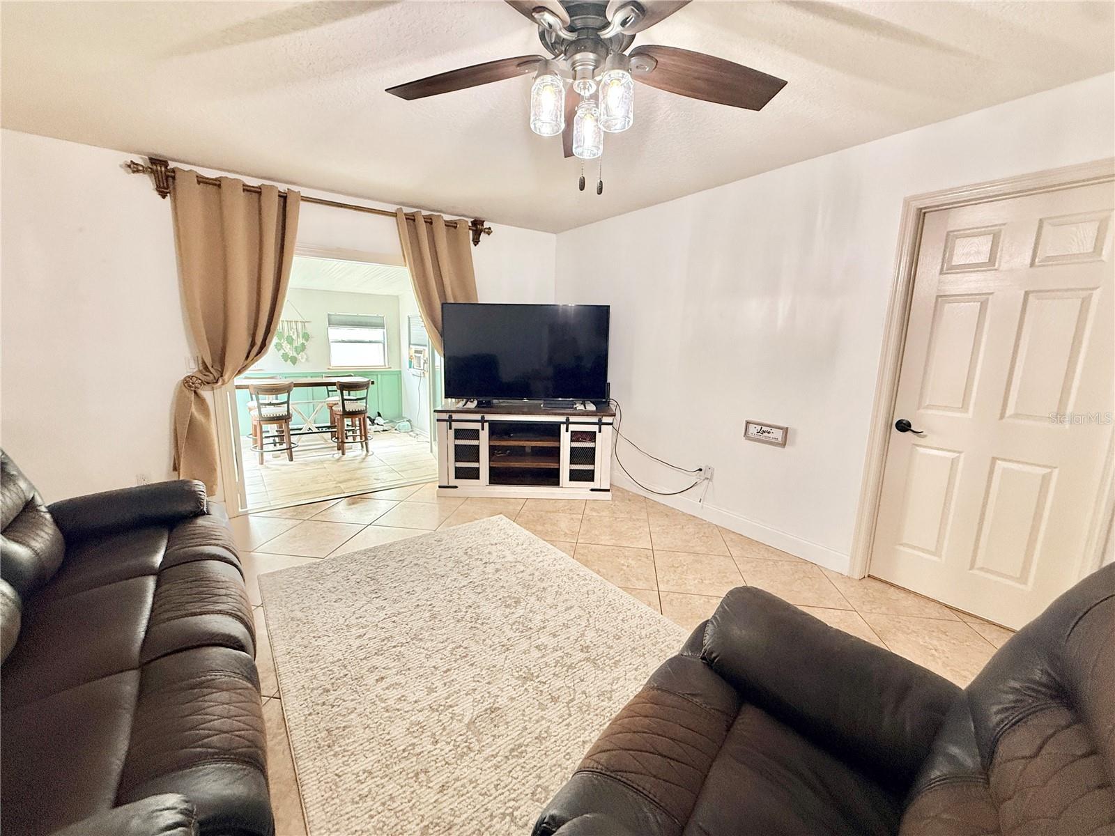 GATEWOOD UNIT 01 - Residential Lease