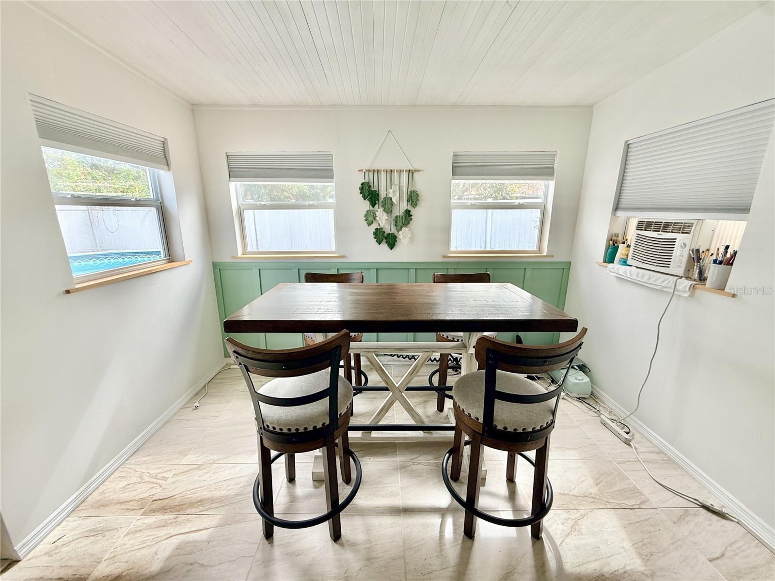 GATEWOOD UNIT 01 - Residential Lease