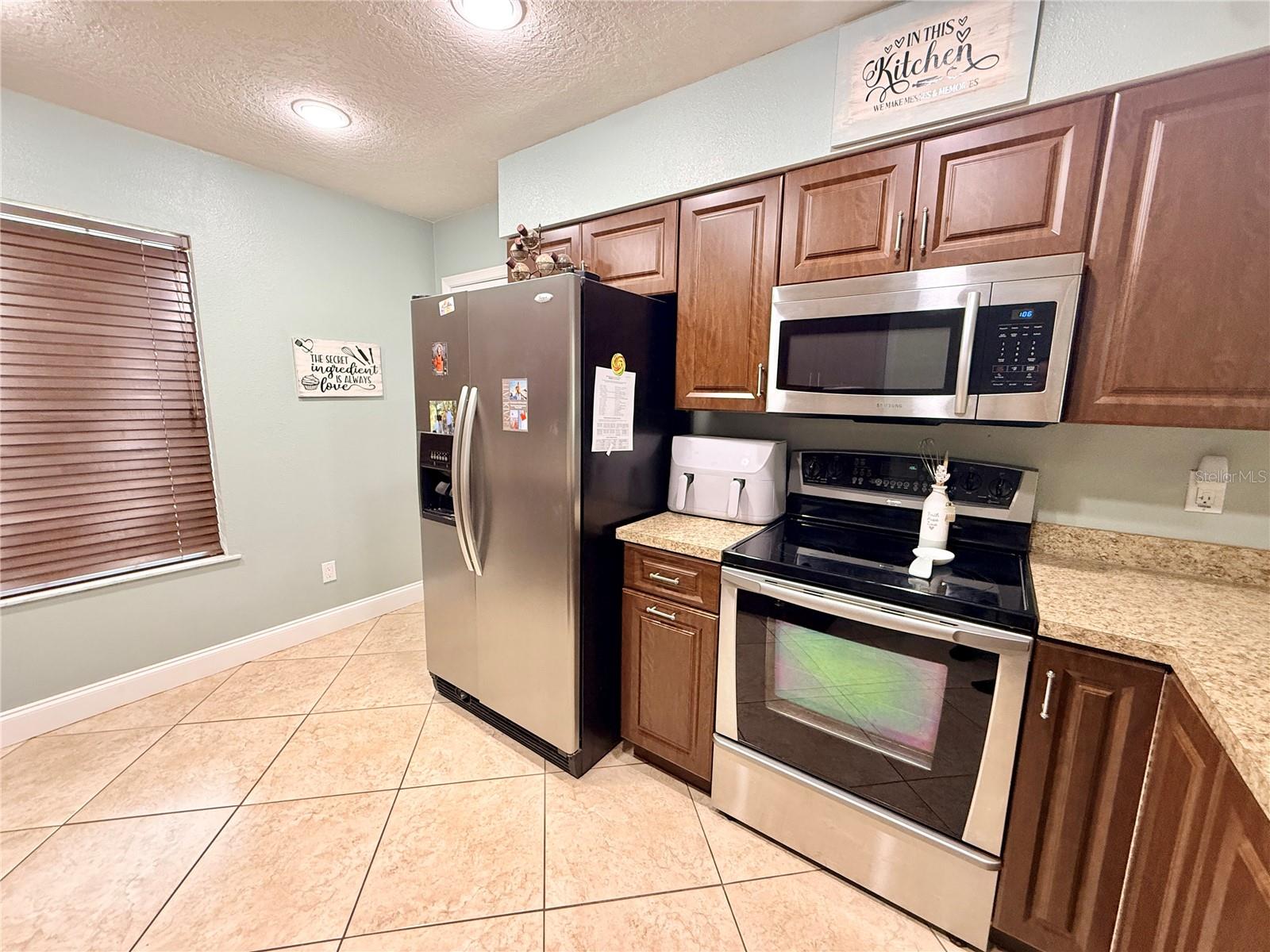 GATEWOOD UNIT 01 - Residential Lease