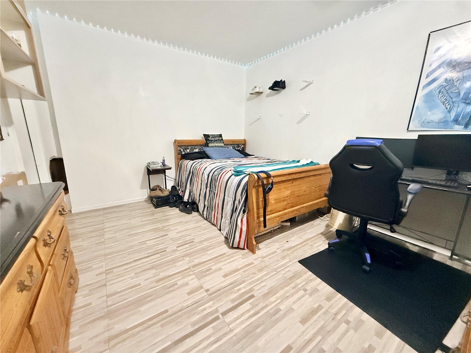 GATEWOOD UNIT 01 - Residential Lease