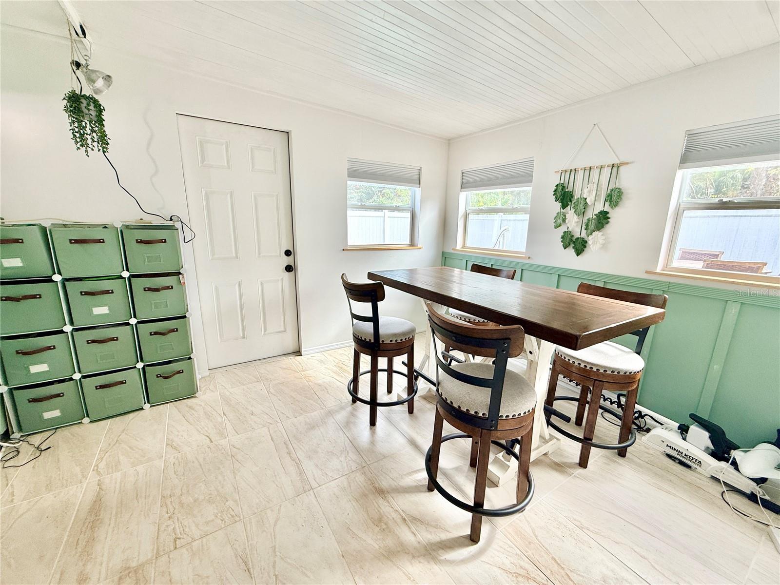 GATEWOOD UNIT 01 - Residential Lease