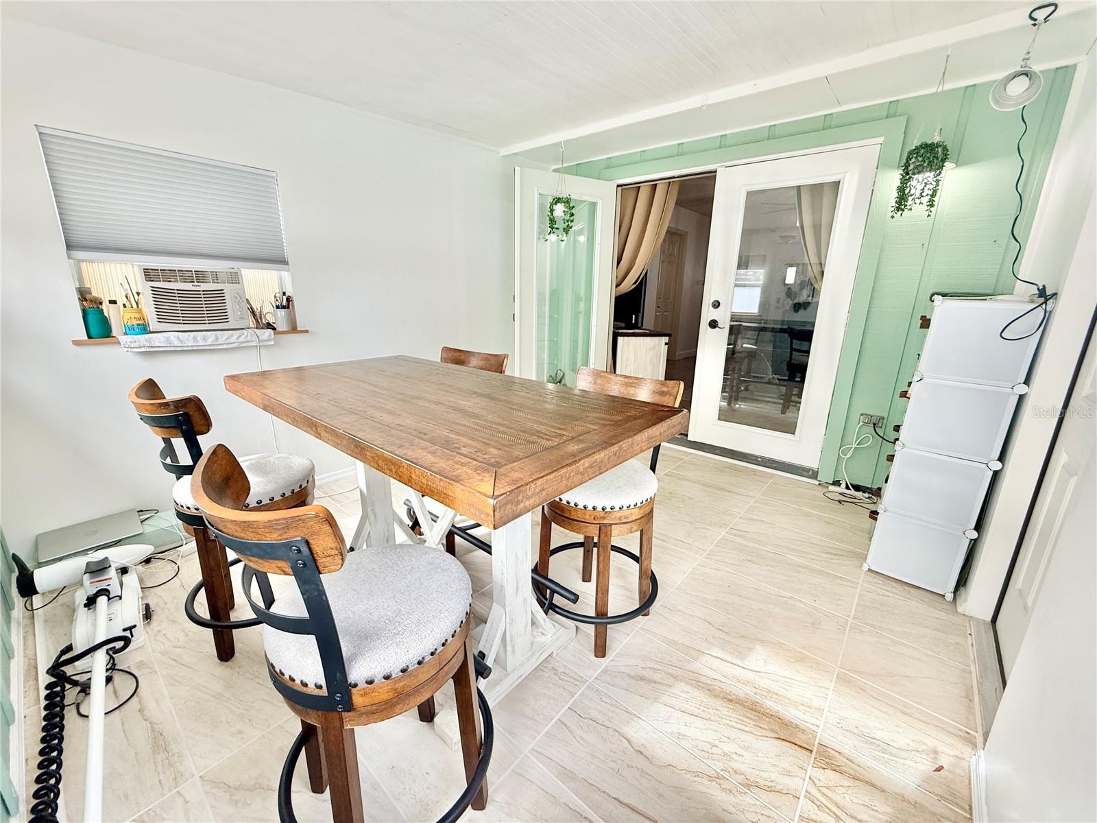 GATEWOOD UNIT 01 - Residential Lease