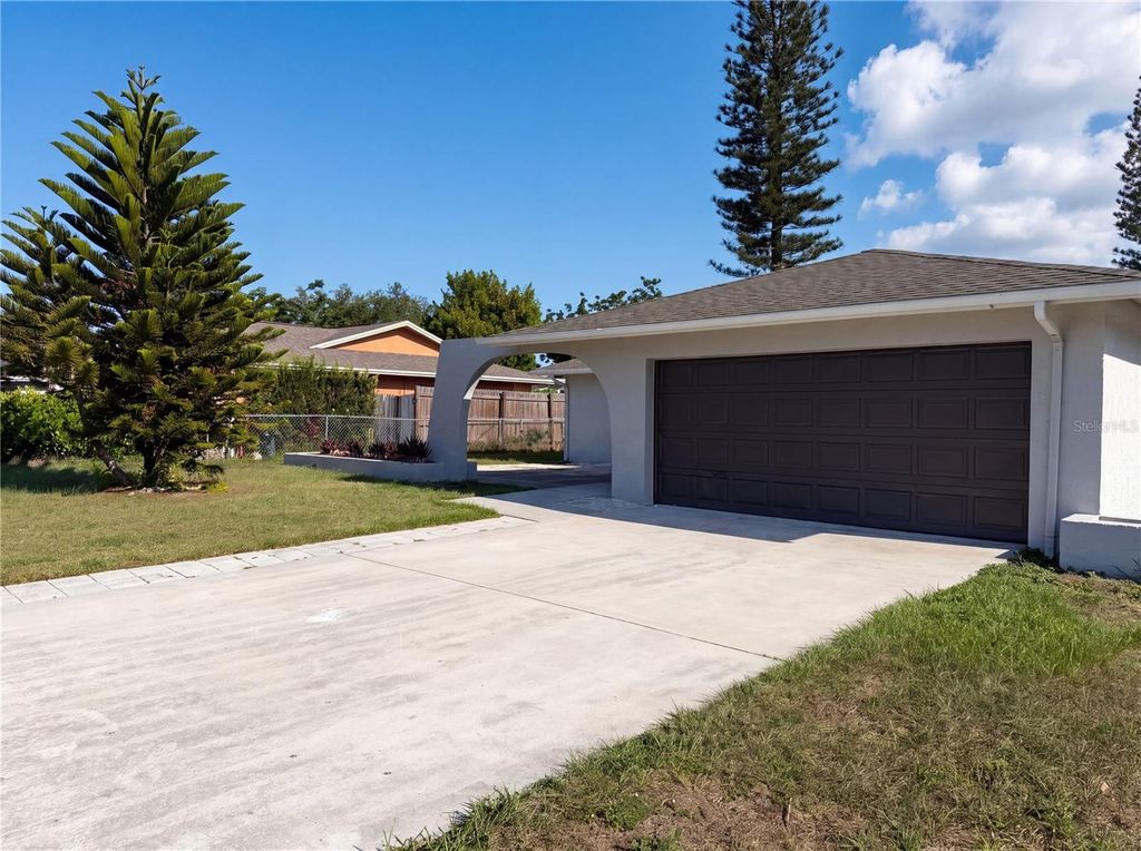 Photo of 607 33rd Avenue Drive E, Bradenton, FL 34208 (MLS # O6421561)