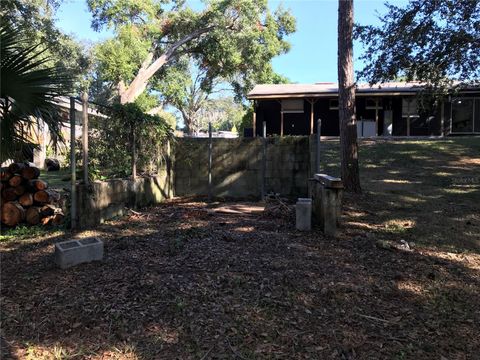 A home in MINNEOLA