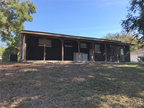 A home in MINNEOLA