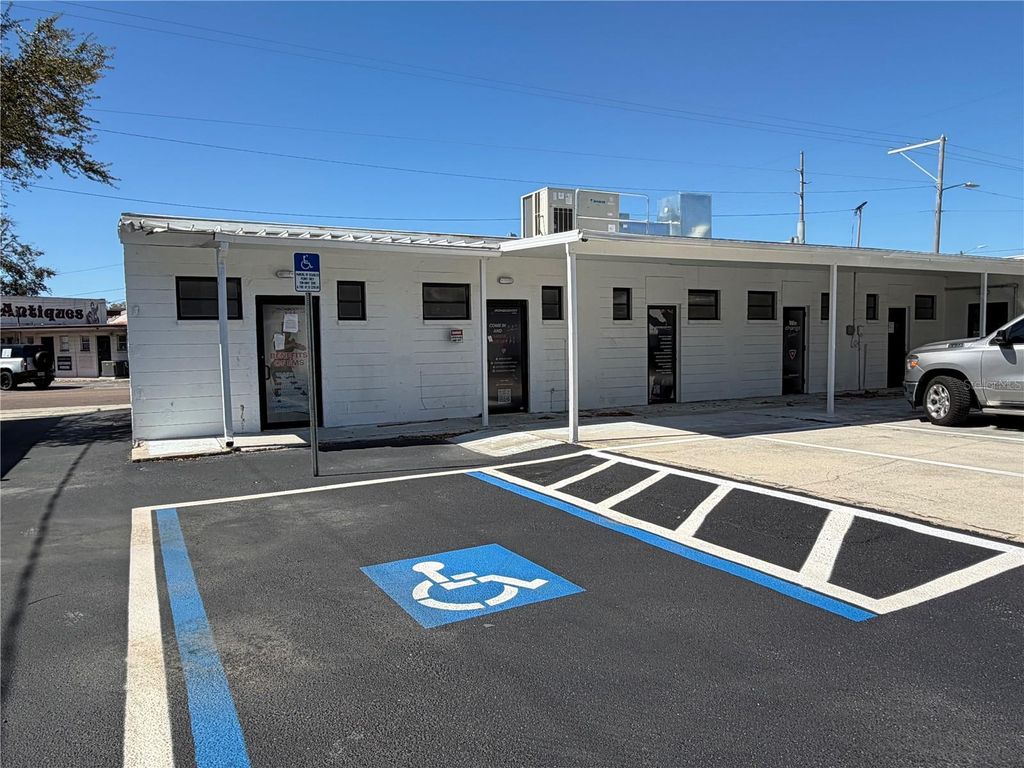 Photo of 3418 W Swann Avenue #200, Tampa, FL 33609 (MLS # TB8480155)