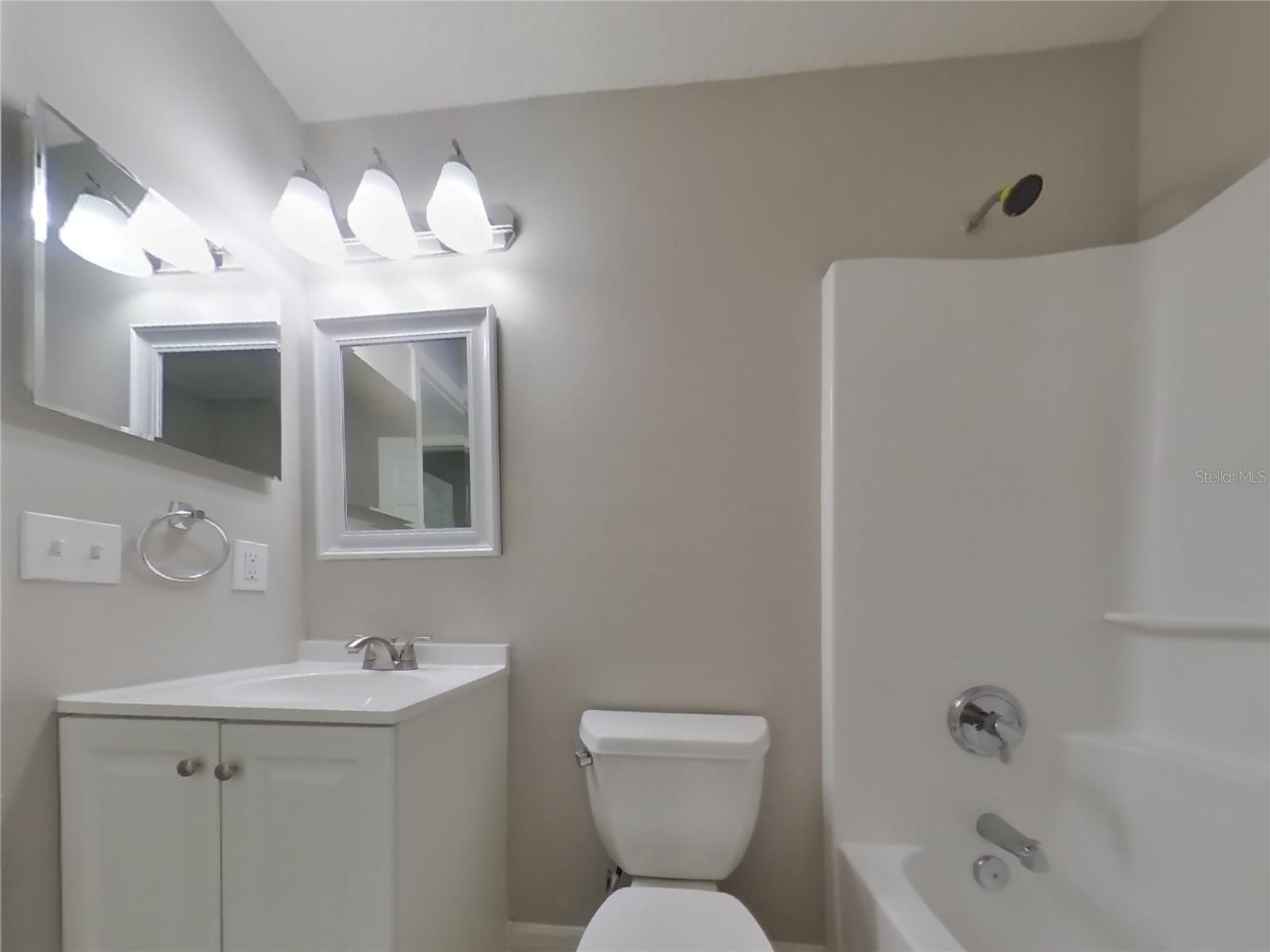 VALENCIA GREENS - Residential Lease