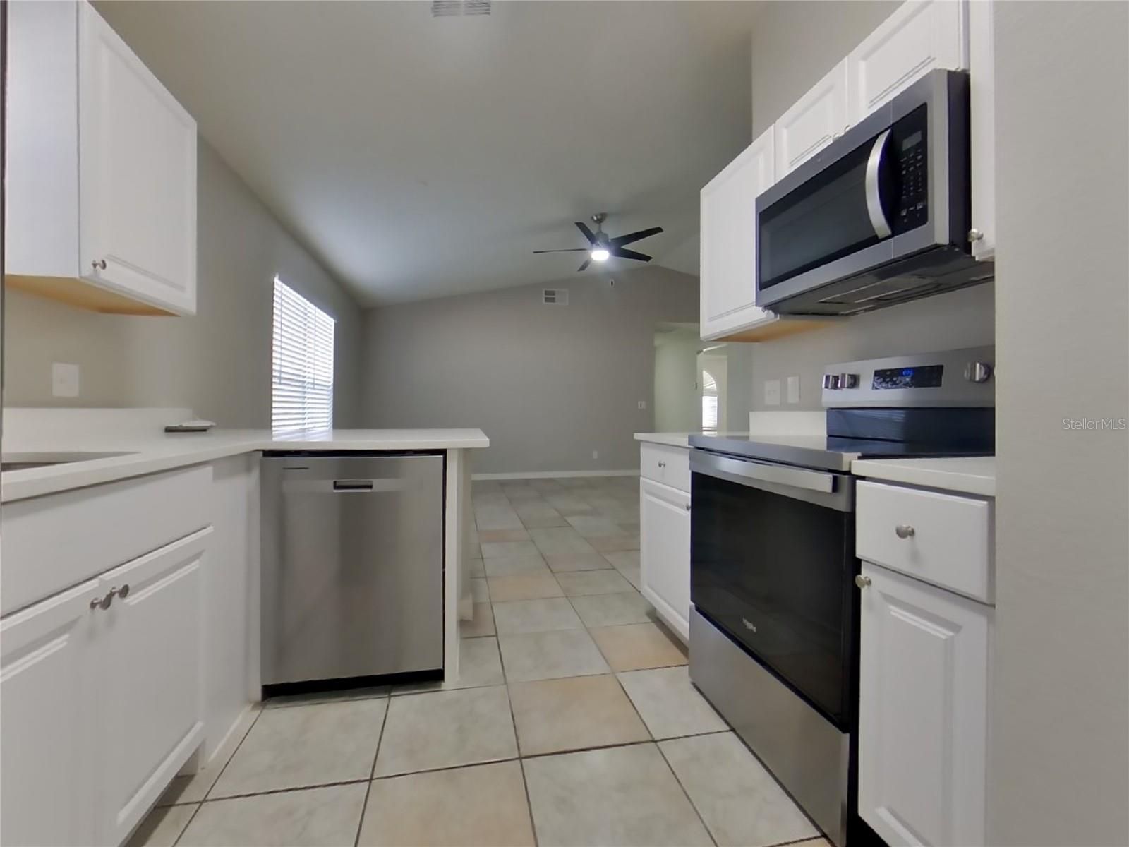 VALENCIA GREENS - Residential Lease