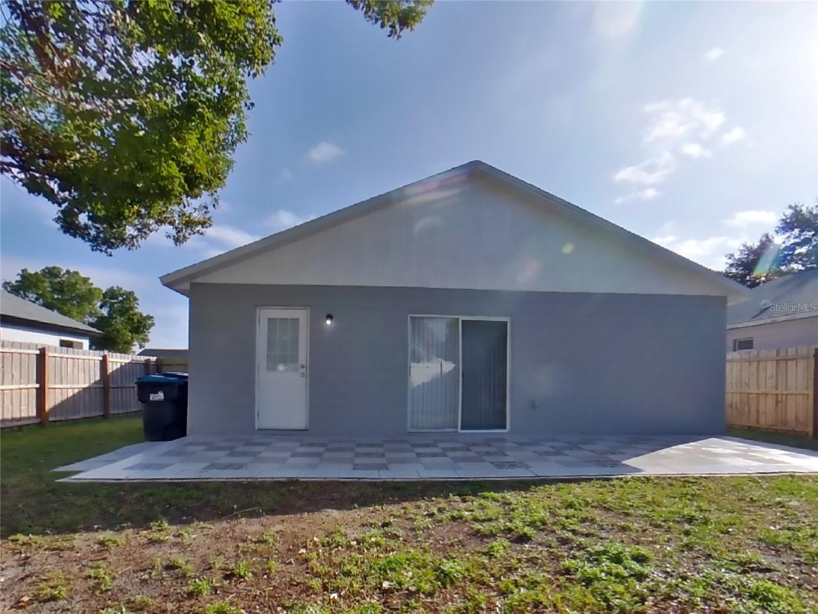 VALENCIA GREENS - Residential Lease