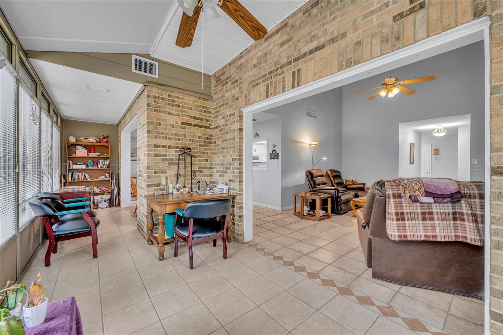 OAK HARBOUR SEC 1 - Residential