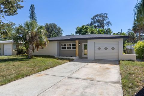 Photo of 6326 7th Avenue S, Gulfport, FL 33707 (MLS # TB8439336) Photo of 6326 7th Avenue S, Gulfport, FL 33707 (MLS # TB8439336)