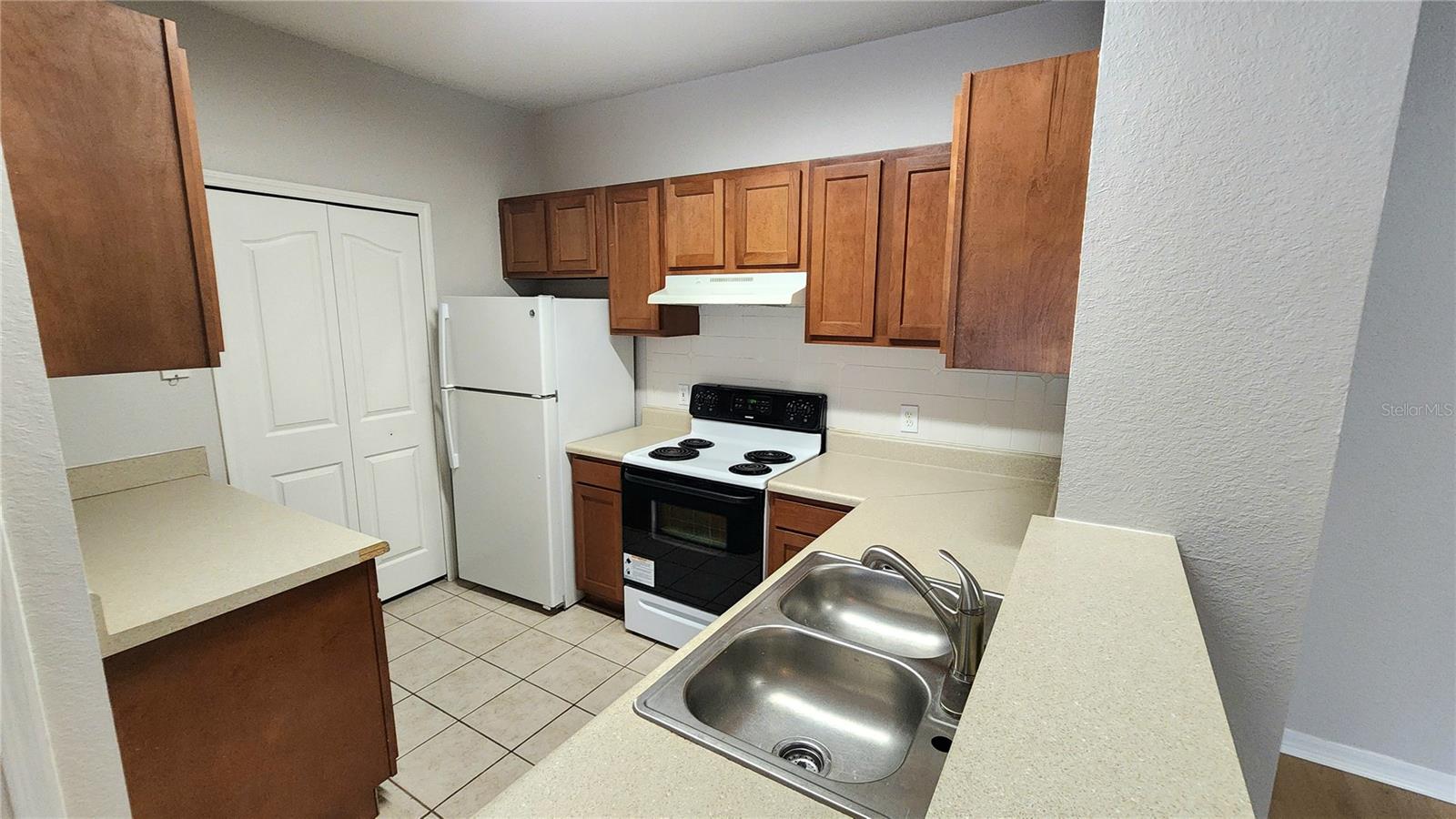 ALLEGRO PALM A CONDO - Residential Lease