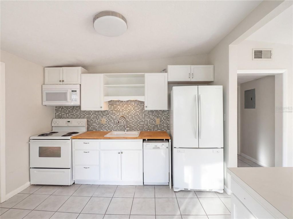 Photo of 911 New York Street, Edgewater, FL 32132 (MLS # O6406870)