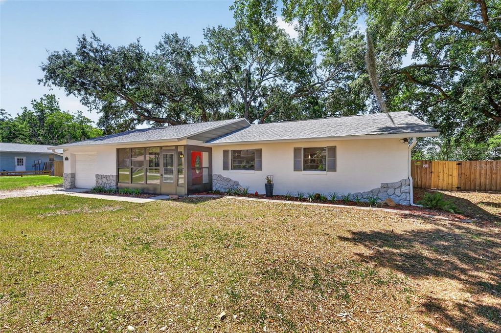 Photo of 60 Outlook Street, Umatilla, FL 32784 (MLS # G5112477)