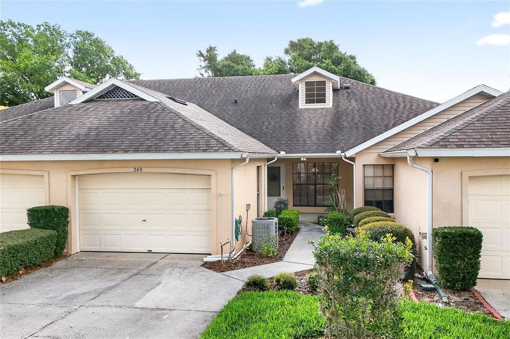 Photo of 240 Juniper Streets, Tavares, FL 32778 (MLS # G5109674)