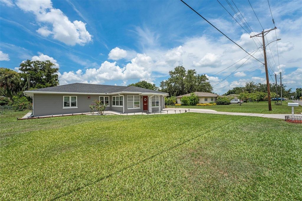 Photo of 1075 8th Street NW, Winter Haven, FL 33881 (MLS # TB8349640)