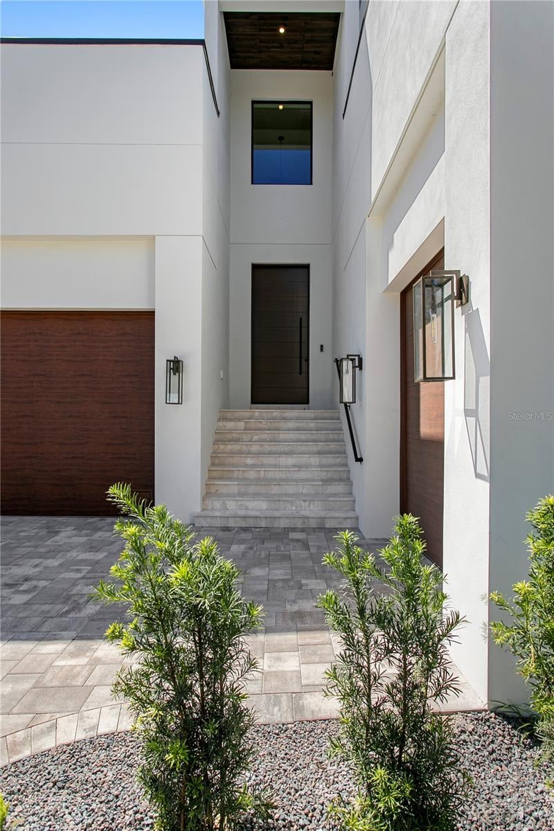 403 S BARBARA LANE