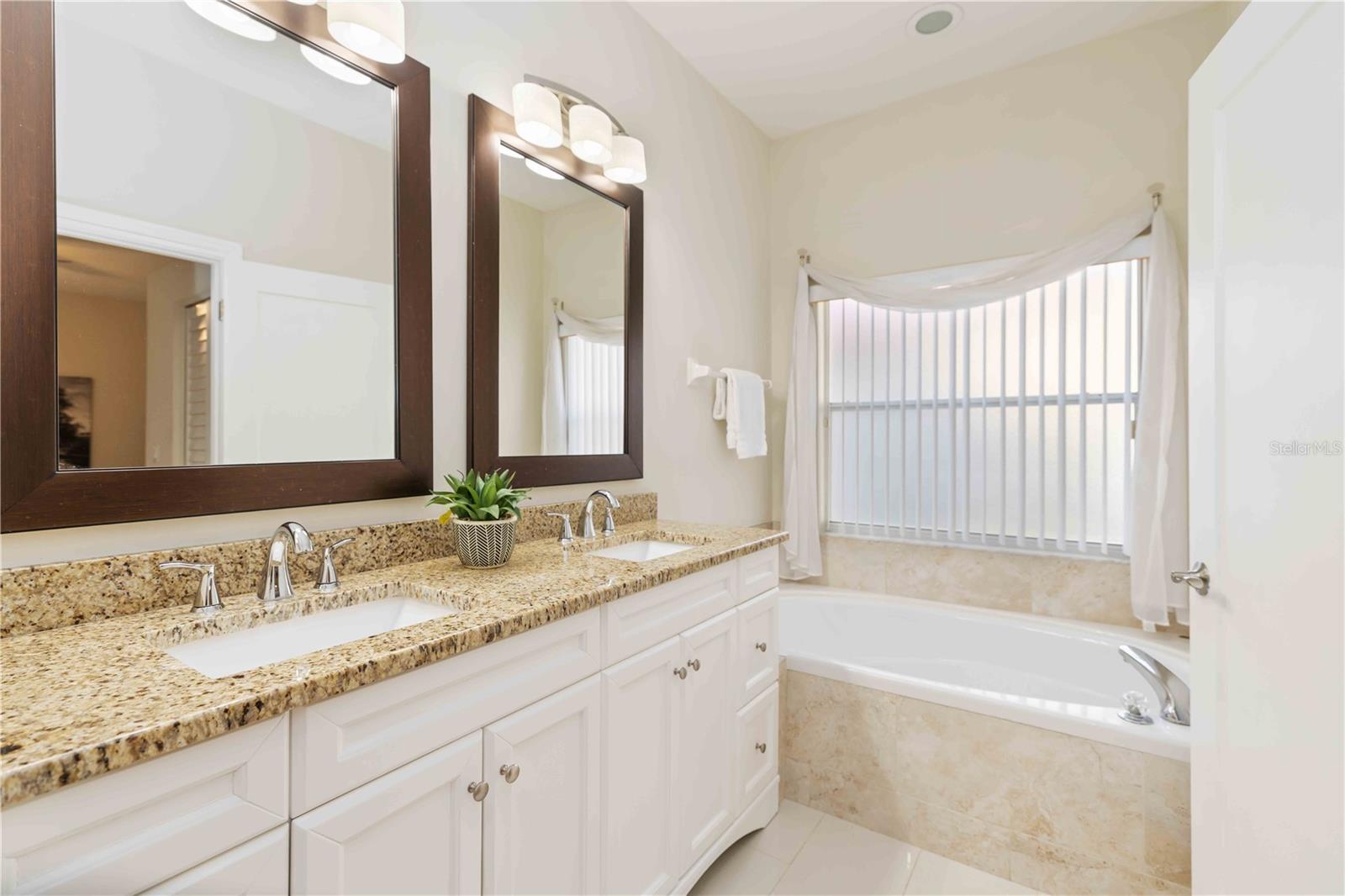 DEL SOL VILLAGE AT LONGWOOD RUN PH 02 - Residential