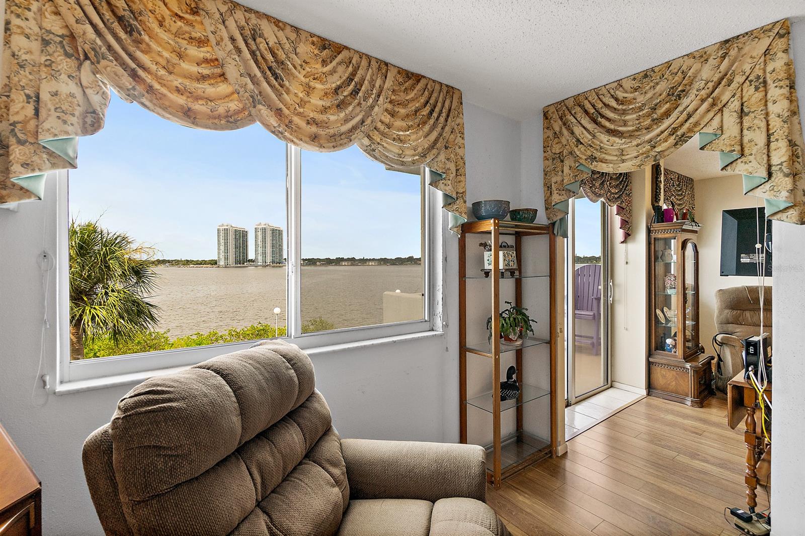 Bayshore Bath & Tennis Club Condo - Residential