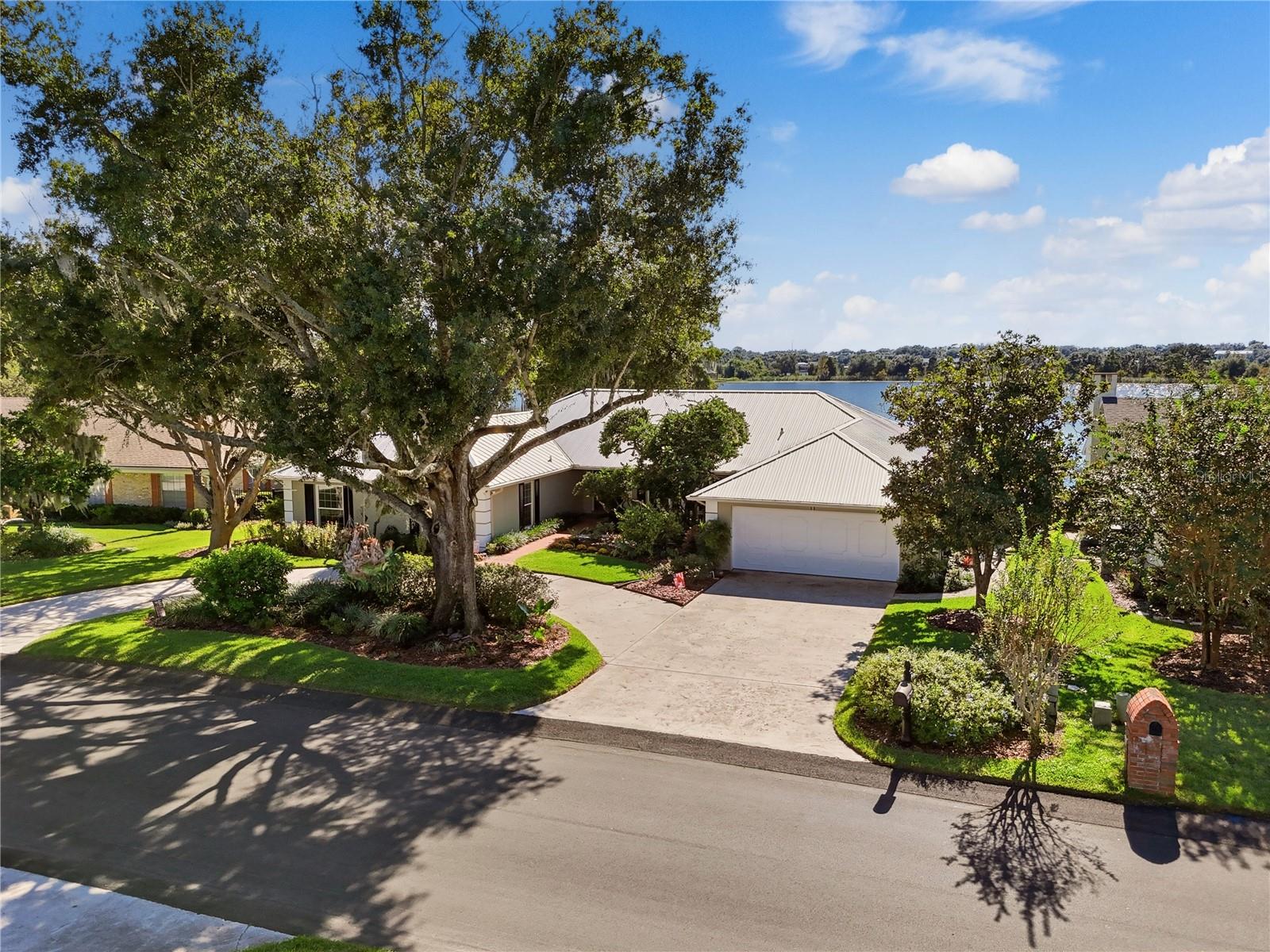 11 LAKE LINK DRIVE SE