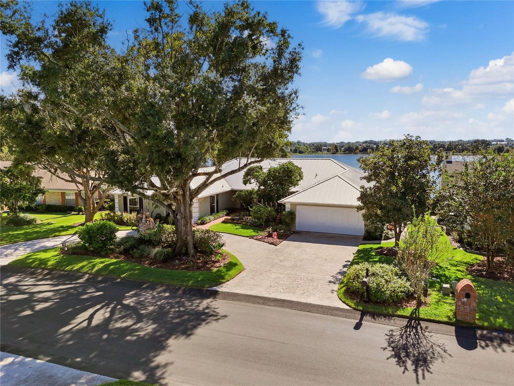 Photo of 11 Lake Link Drive SE, Winter Haven, FL 33884 (MLS # L4965546)