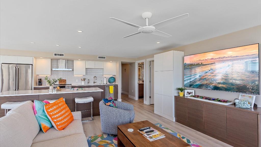 5400 OCEAN BOULEVARD 8-04