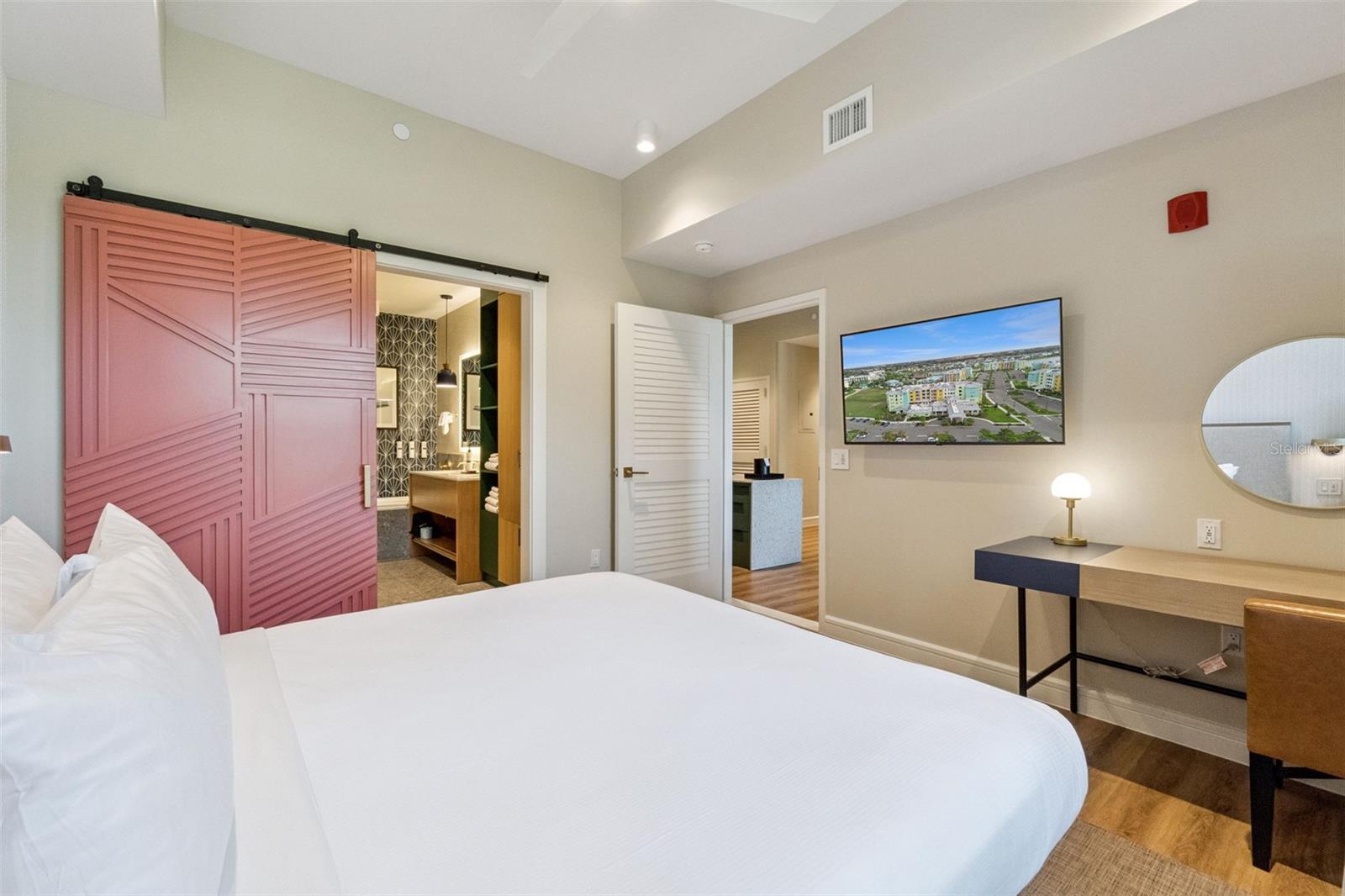 SUNSET WALK HOTEL, EMBASSY SUITES - Residential